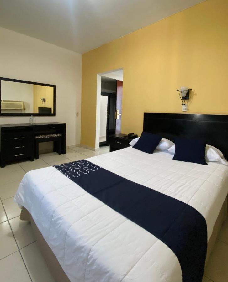 Hotel Impala De Tampico Bagian luar foto